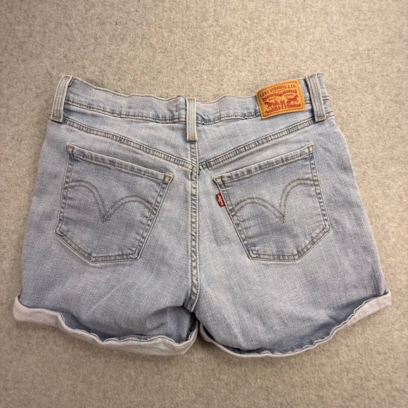 Levis Mid Length Shorts Women 29 Light Wash Excellent Cuffed Denim Jean 4 Inseam - Picture 6 of 10